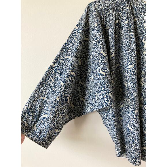 Doen Floral Blouse in Blue and White - Picture 4 of 8